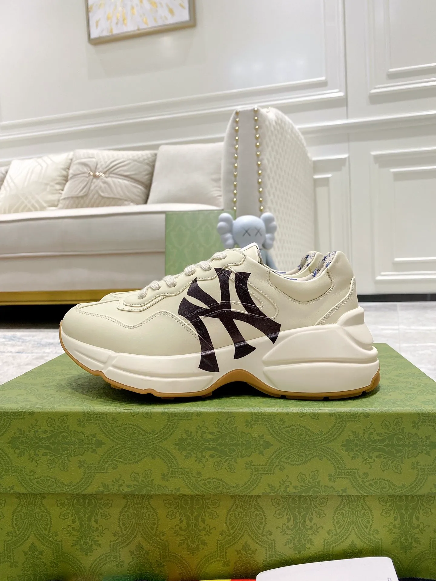 👟👟Ex-factory price P480👟👟 GUCCI Gucci dad shoes. The original disassembly took more than 3 months to develop 1:1. The version has been upgraded again, chips, packaging, imported cowhide, and all made with computerized cars. Couple 👫 style 🔜Versatile in all seasons 🔜 Fashion 🔜 Personality 🔜 Differentiation 🔵 More than 20 layouts in the whole series, welcome to inquire for pictures Outsole: the latest original developed TPU vacuum. Upper: imported cowhide🐮. Inner lining: original A-grade mixed sheepskin🐏. Foot pads: original A-grade mixed sheepskin. 💯Full set of packaging. Medium and low straps with LOGO.